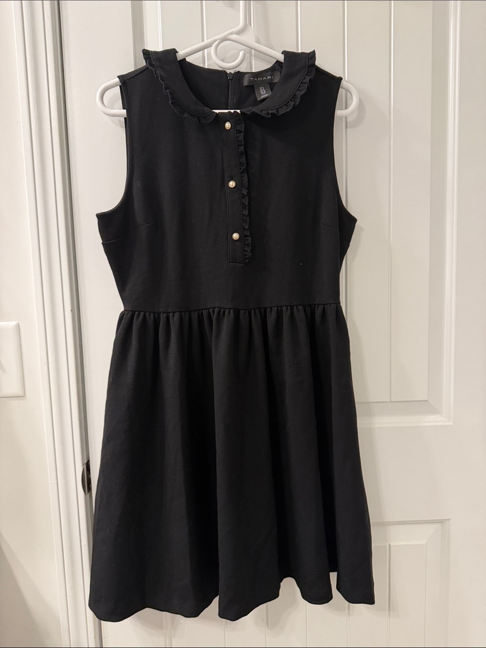 Tahari size 8 Black Sleeveless Ruffle-Collar Dress with Pearl Buttons